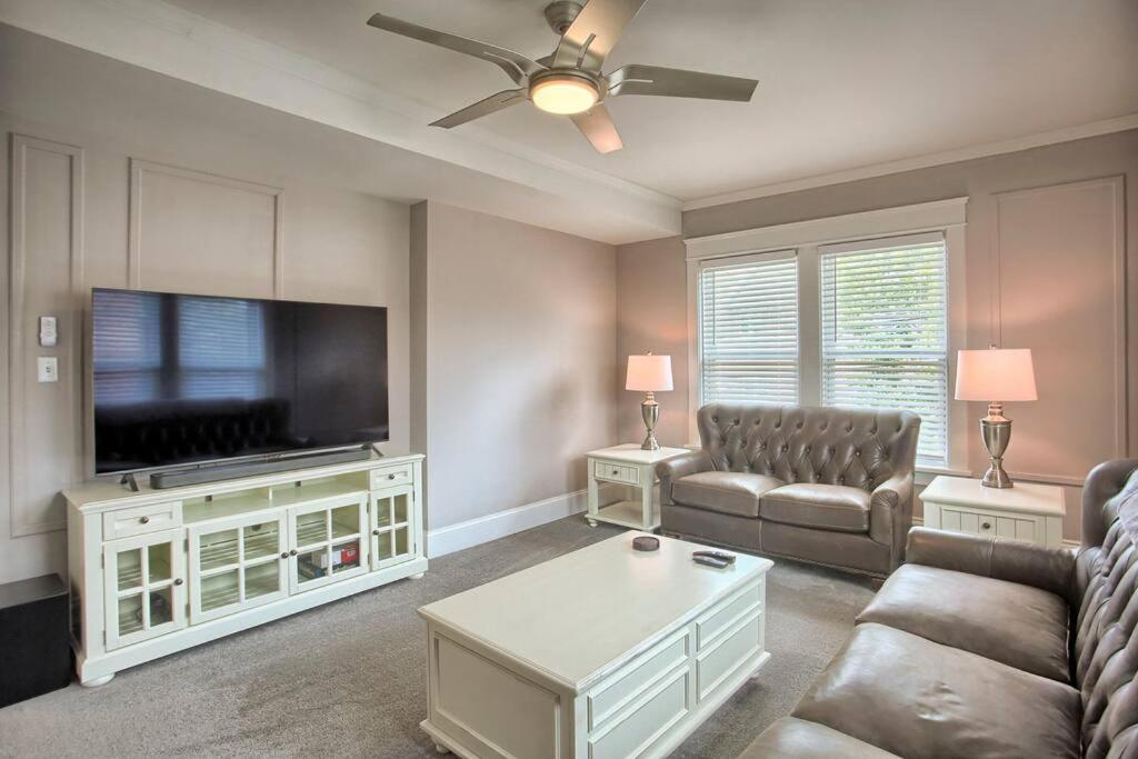 Apartamento On Seneca - Beautiful 1 Bedroom *